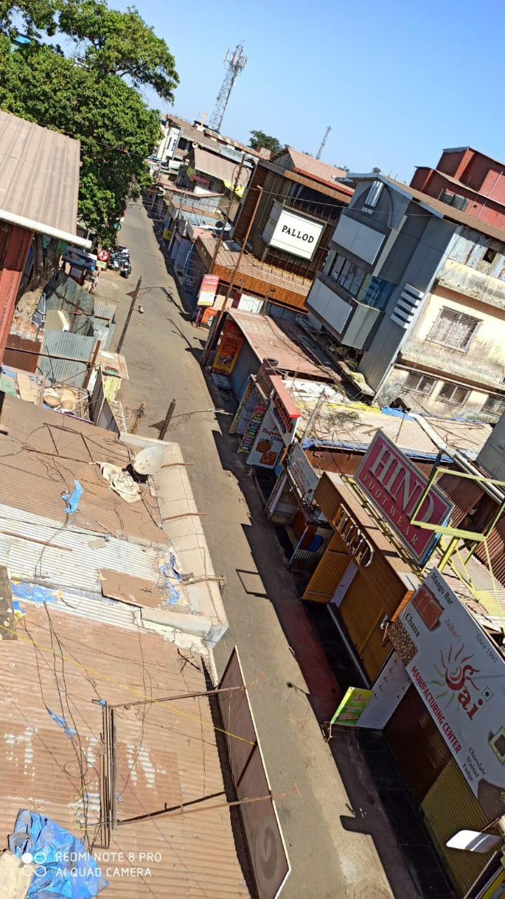 महाबळेश्वर मध्ये दिवसभर जनता कर्फ्यु यशस्वी तर सायंकाळी जनता टाळ्या थाळ्या वाजविण्यासाठी झुंडीने रस्त्यावर