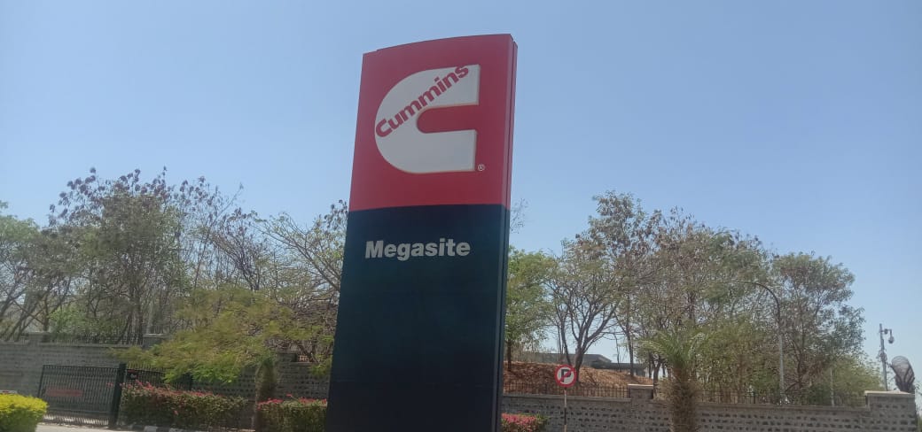 फलटण तालुक्यातील कमिन्स कंपनी नेहमी प्रमाणे चालू असल्याने परिसरात भितिचे वातावरण…