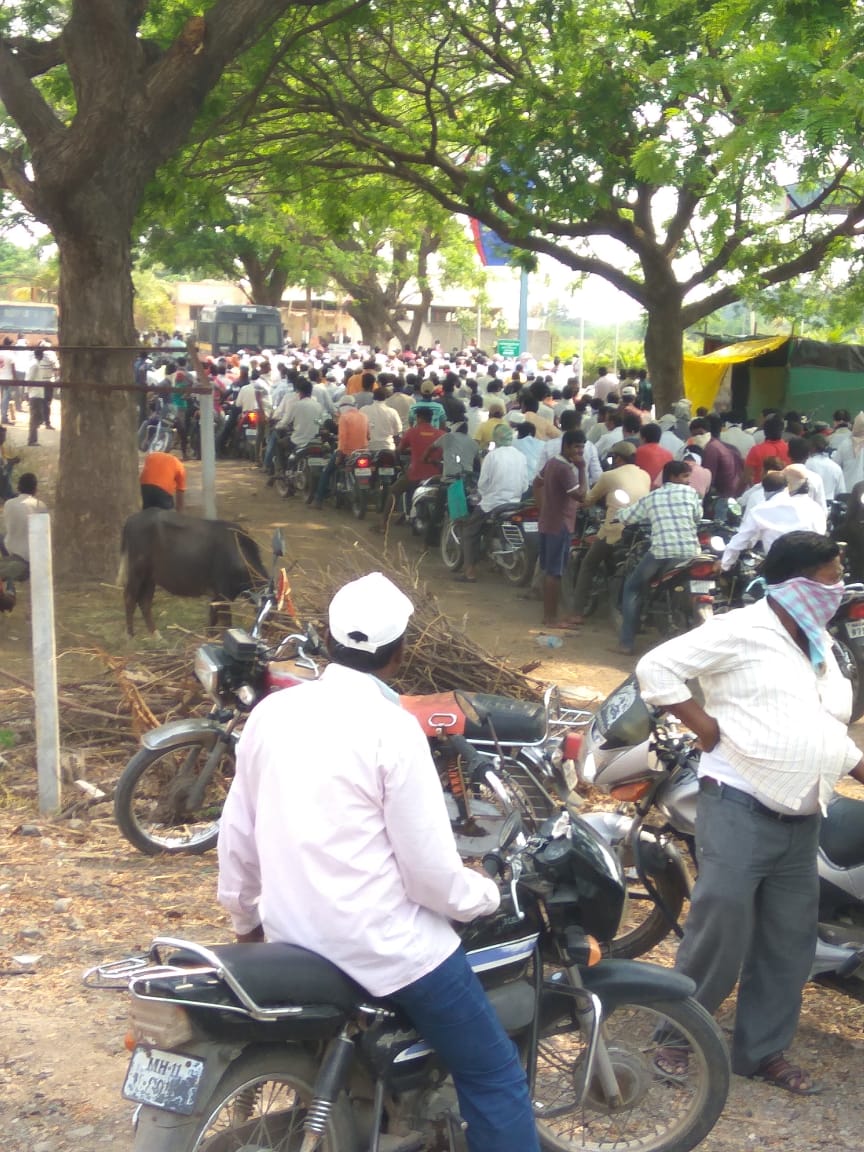 फलटण तालुक्यात पेट्रोलपंप चालकाचा इंधन विक्रीवर जोर