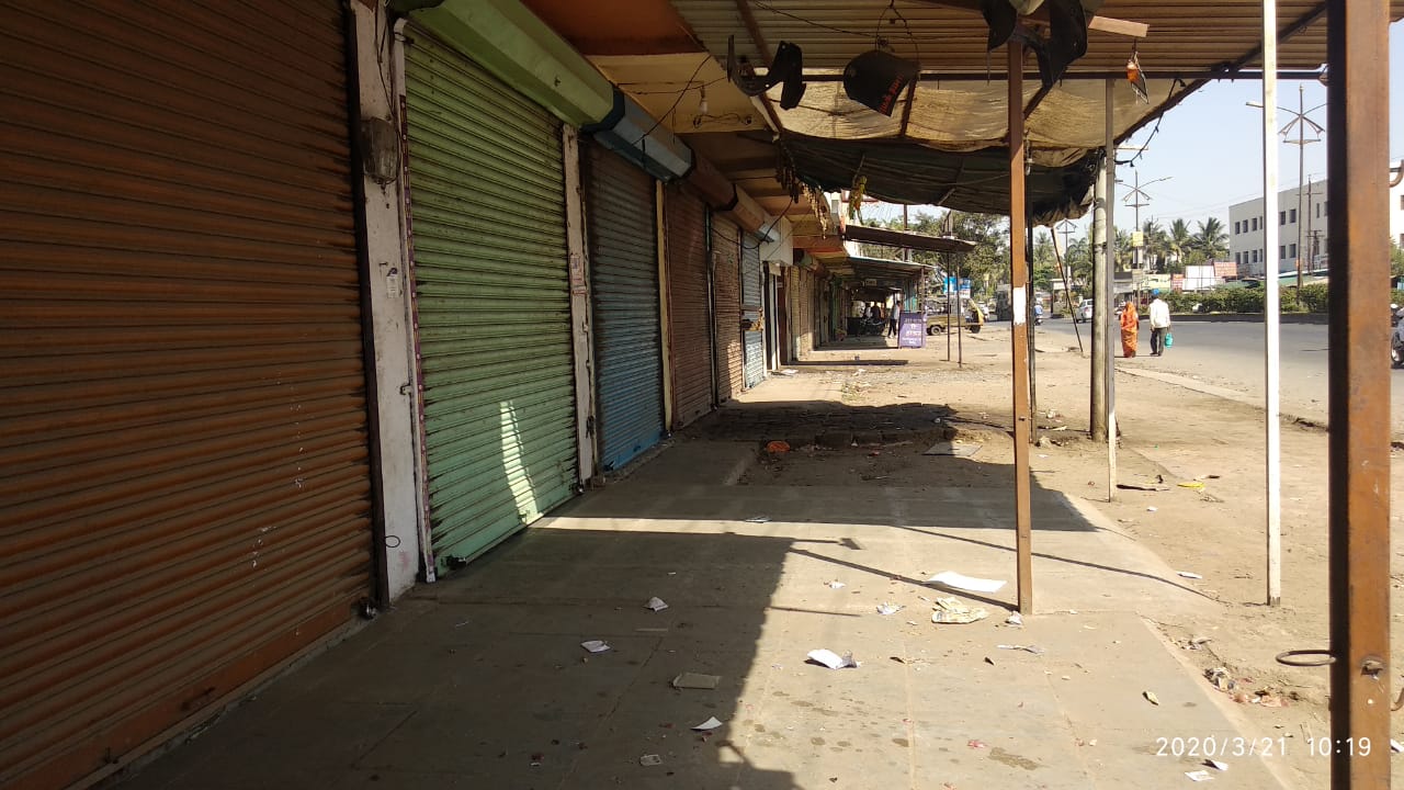 पैठणीच्या महेरघरी दुकाने बंद, रस्ते निर्मनुष्य
