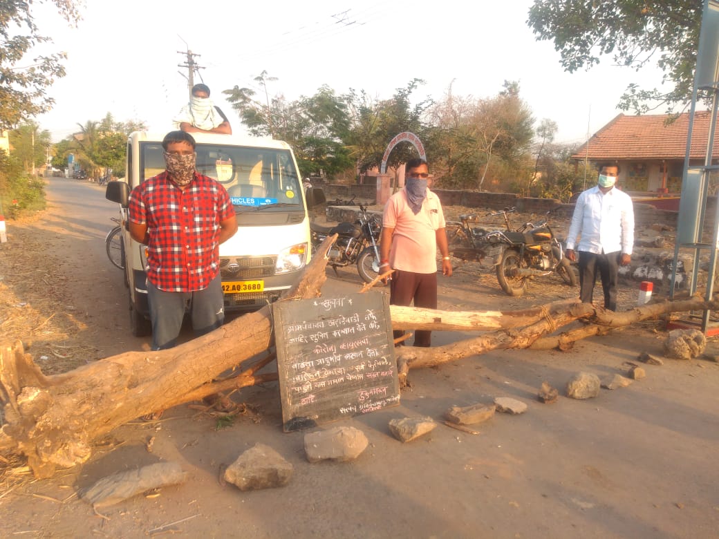 खराडेवाडीतील ग्रामस्थांनी केला येण्यारा जानारा रस्ता बंद