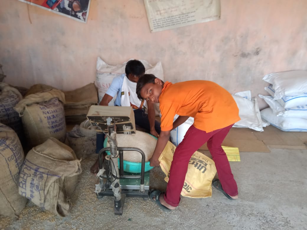 रेशन दुकानावर तीन महिन्यांचे धान्य वाटपाला आजपासून सुरवात