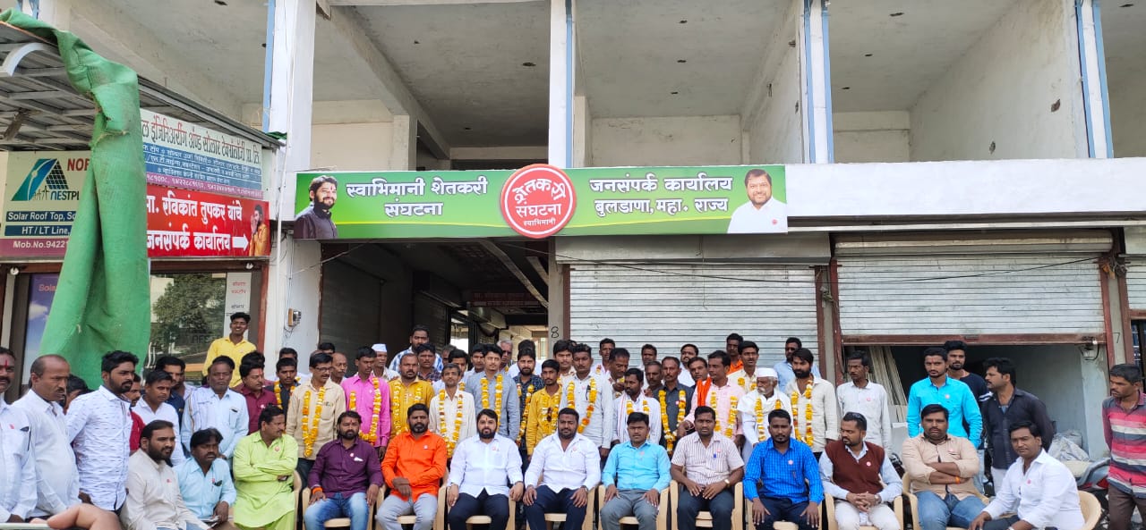 बुलडाणा 'स्वाभिमानी'त शेकडो कार्यकर्त्यांचा प्रवेश.