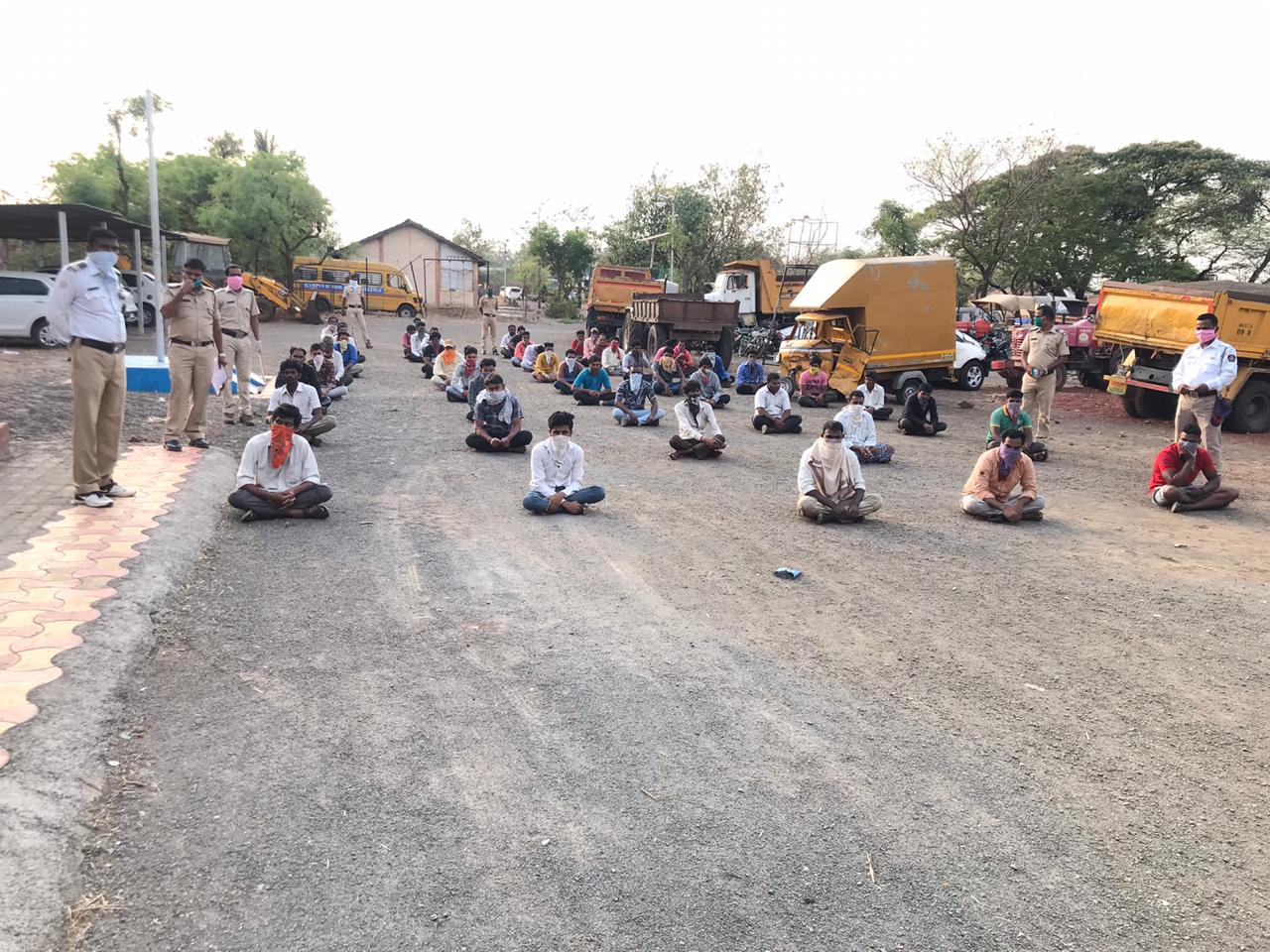 लोणंद येथे ४४ जनांवर जुगार कायदा व आपत्ती व्यवस्थापन कायद्याअंतर्गत गुन्हे दाखल