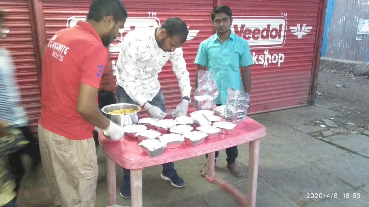 गोरख पवार समर्थक भागवतात गरजू व्यक्तींची भूक