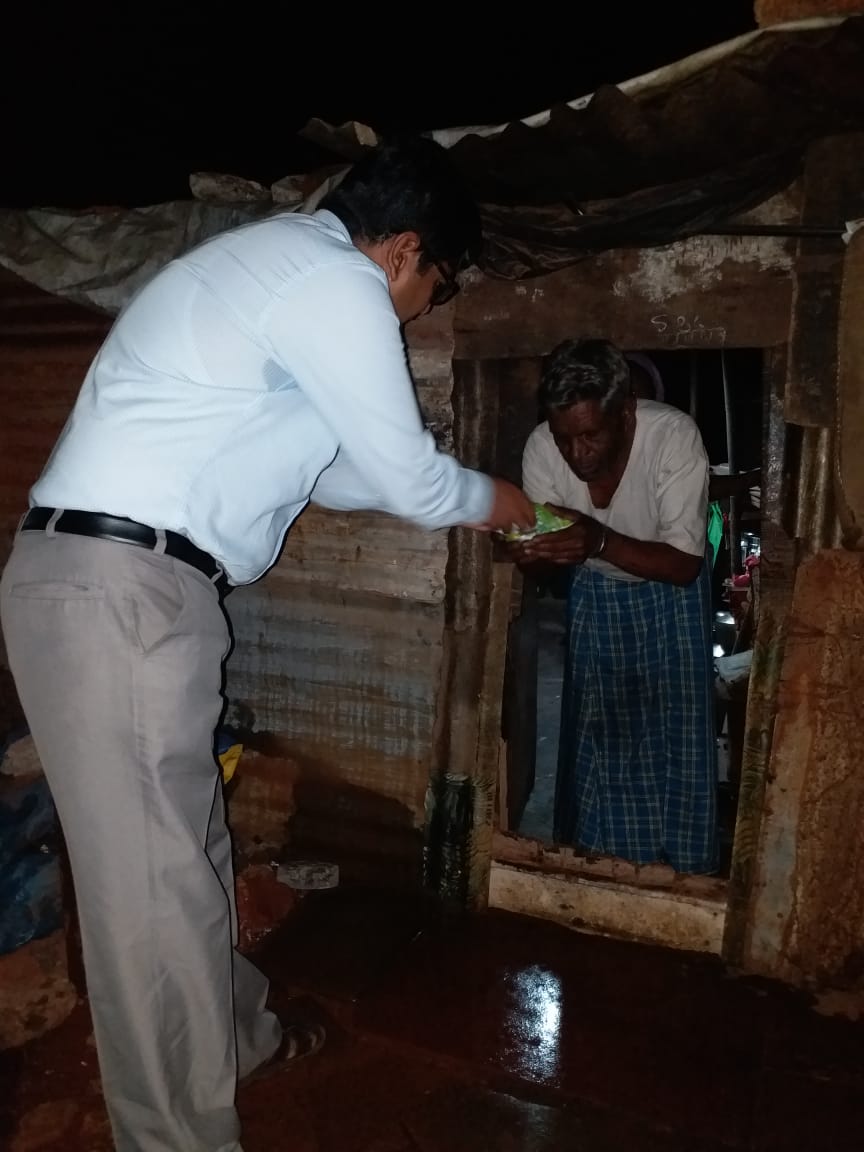 बुद्धिस्ट प्रेरणा ग्रुप तर्फे भिम जयंतीनिमित्त नागरिकांना मिष्टान्न वाटप