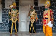 कोरोनाच्या जागृतीसाठी  मनेगावचे ग्रामविकास अधिकारी बनले यमराज
