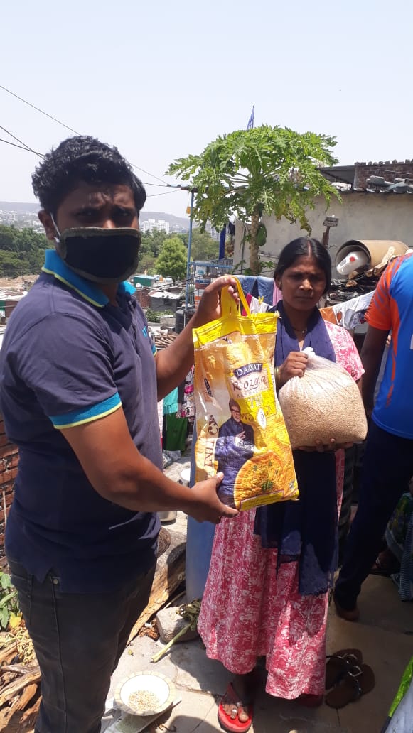 बुद्धिस्ट प्रेरणा ग्रुपचे रघुनाथ कदम यांचेकडून गरजूंना किराणा वाटप करण्याचे कार्य अविरत चालूच