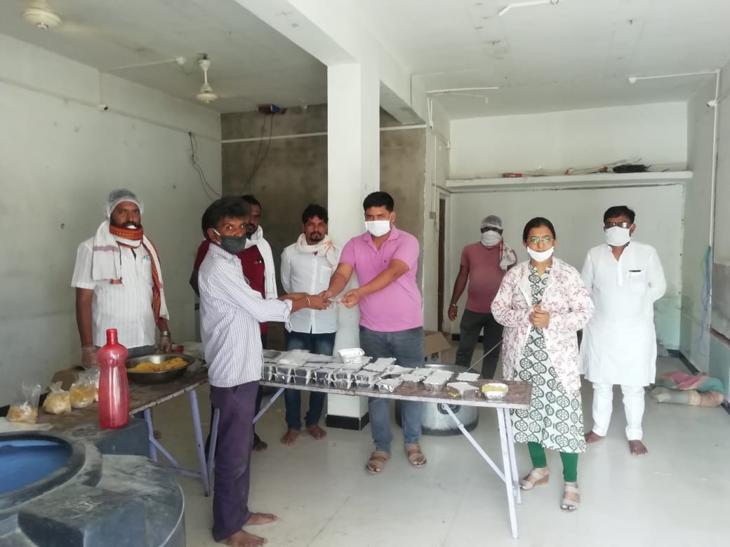 मदत नव्हे कर्तव्य..!  गोरगरिबांना भरवू घास, पूर्ण करु मदतीचा ध्यास..