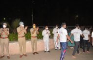 कोरोनामुक्त ३६ पोलिसांना आरोग्यमंत्र्यांच्या उपस्थितीत डिस्चार्ज