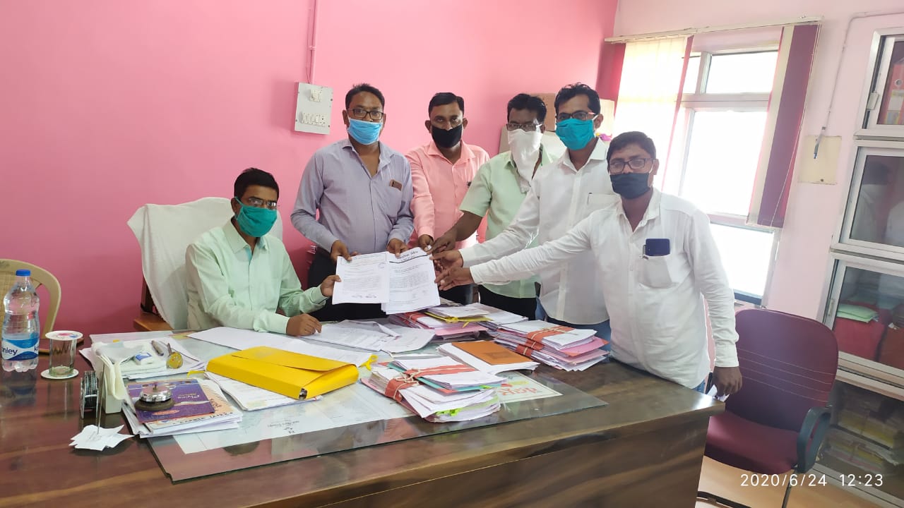बंदर कोल ब्लॉकला प्रक्रियेतून रद्द करण्यासाठी पर्यावरण प्रेमींनी दिले निवेदन
