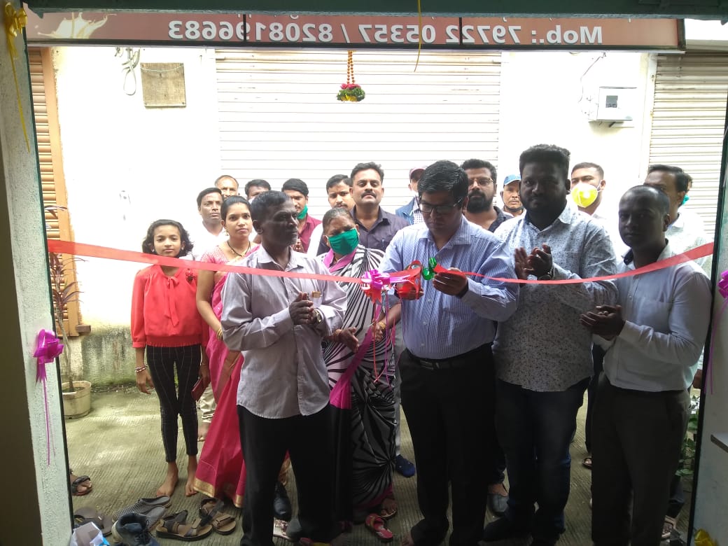 मेत्ता फूड्स च्या सेल्स काउंटर चे समाजसेवक किरण शिंदे यांचे हस्ते दिमाखात अनावरण