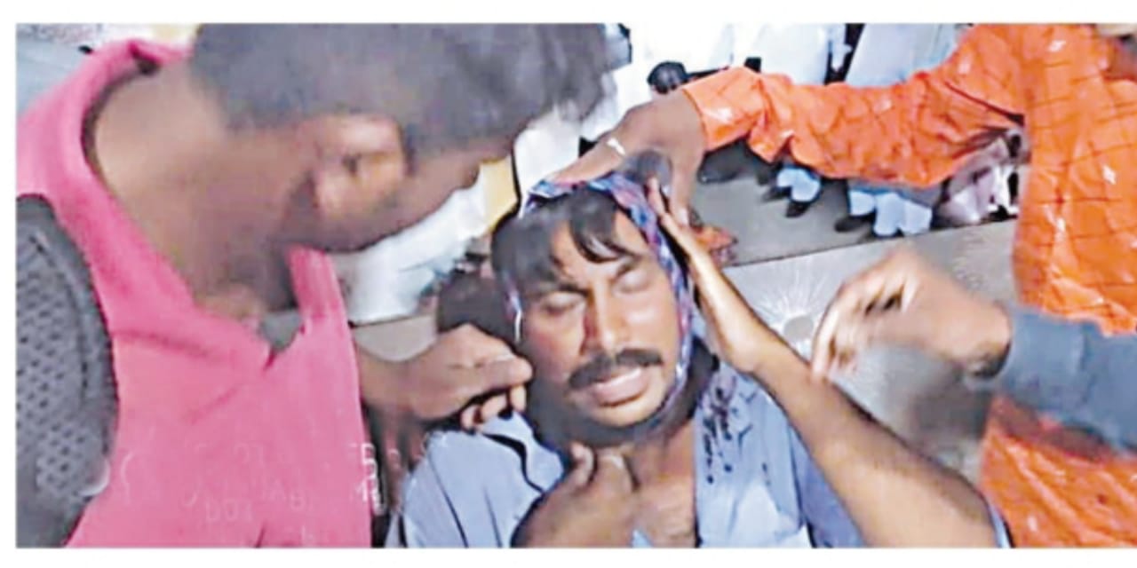 पिंपळगाव बाजार समितीत मालाचे पैसे घेण्यास गेलेल्या शेतकऱ्यास आडतदाराने केली जबर मारहाण