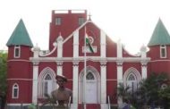 शहरातील रस्त्यांचे पॅचवर्क करण्यासाठी सर्वपक्षीयांचे फलटण नगर परिषदसमोर धरणे आंदोलन सुरु..