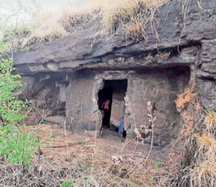 त्रिरश्मी बुद्ध लेणीं समुहात दोनशे वर्षांनंतर आता नवीन दोन लेणींची भर, साफसफाई सुरू असताना मिळाल्या दोन प्राचीन बुद्ध लेणी