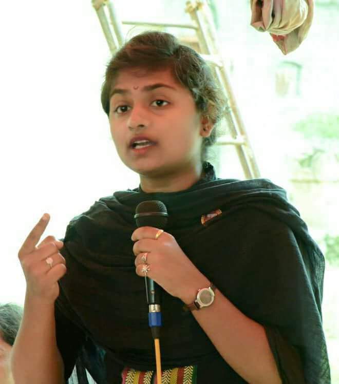 पिकविम्याचा बीड पॅटर्न म्हणजे नाव मोठं आणि लक्षण खोटं- पुजा मोरे