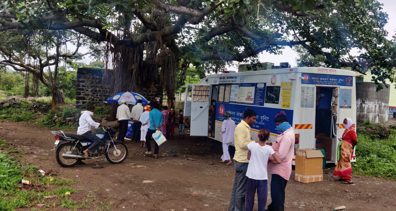 मोबाईल मेडिकल व्हॅन  डोंगराळ, दुर्गम भागात  ठरते आहे आरोग्य वरदान