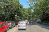 राज्य महामार्गावर रस्त्याच्या दुतर्फा बेकायदेशीर पार्किंगमुळे होतेय वाहतूक कोंडी… मनस्ताप मात्र यात्रेकरूंना…यातून होईल का महाबळेश्वरची सुटका..?