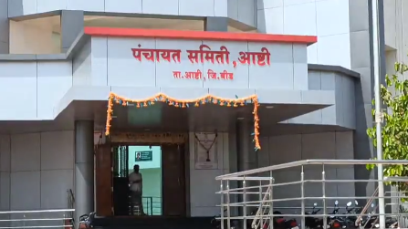 आष्टी तालुक्यातील टाकळसिंग ते हनुमंतगाव रस्त्याची दुरावस्था, रस्ता मात्र कागदावर दुरूस्त झाल्याची चर्चा..