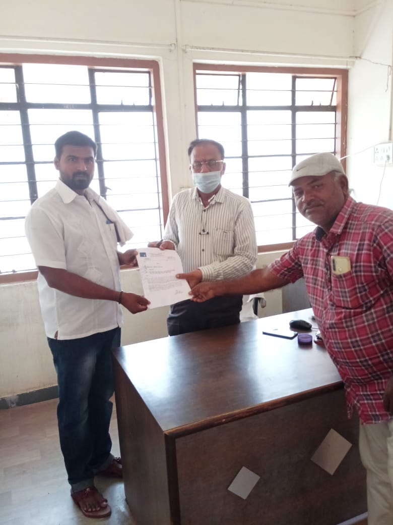 बेसुमार महागाई, बेरोजगारी च्या निषेधार्थ आष्टी तहसीलला राष्ट्रीय रिपब्लिकन पक्षाच्या वतीने निवेदन