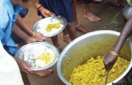 मालेगाव शालेय पोषण आहारात मिळाल्या अळ्या, उंदराच्या लेंड्या, बालकांच्या जीवाशी खेळ, शिक्षण विभाग गप्प?