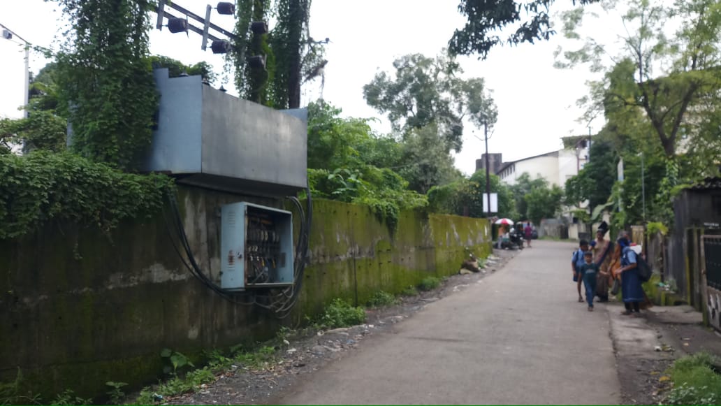 महावितरणचा ढिसाळ कारभार ? वासिंद मध्ये हाय व्होल्टेज ट्रान्समीटर-डीपी उघड्या अवस्थेत..