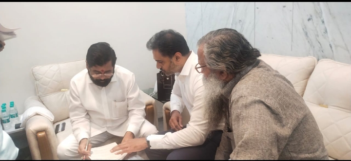 कामगार नेते संतोष पवार यांनी घेतली मुख्यमंत्री एकनाथ शिंदे यांची भेट