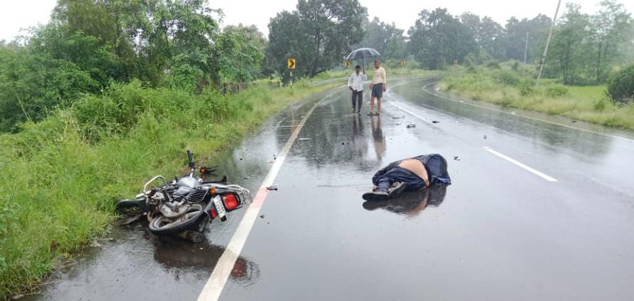 शहापूर किन्हवली रोडवर भयानक अपघात, दुचाकीस्वार जागीच ठार !