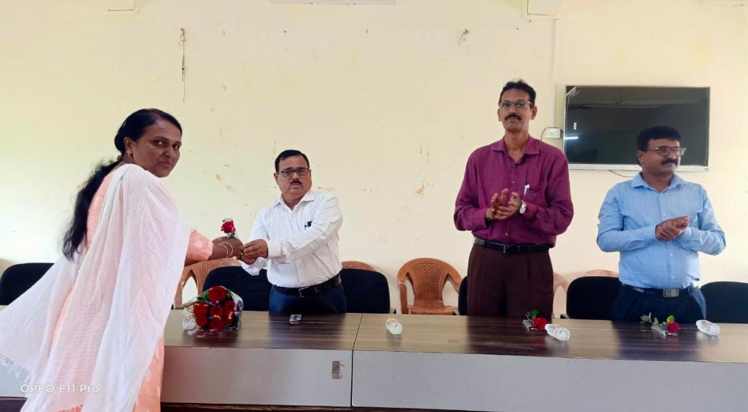 फुंडे महाविद्यालयात शिक्षकदिन साजरा