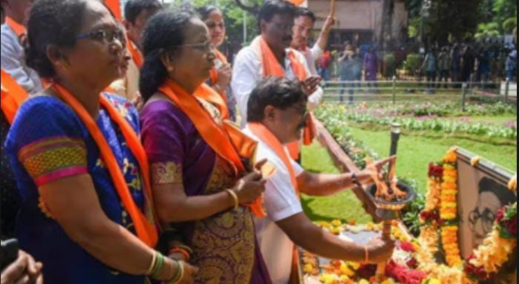 उद्धव ठाकरे गटाला मशाल चिन्ह मिळताच महाराष्ट्रात व मुंबईत शिवसैनिकांचा जल्लोष