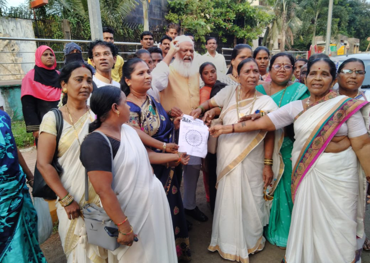 चेंबूर येथील सेंट सेबॅस्टियन हायस्कूलचा मनमानी कारभार, थकीत फी मुळे विद्यार्थी परीक्षेपासून वंचित