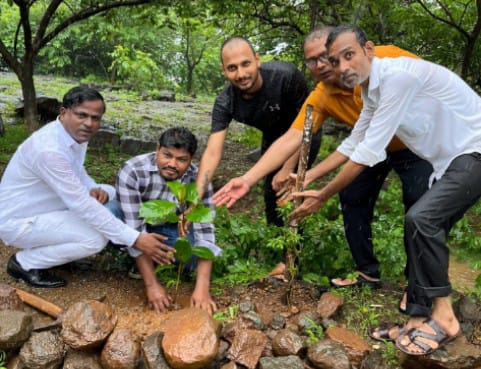 रिपाइ (ए) नवी मुंबई यांच्यामार्फत १०० वृक्षारोपण