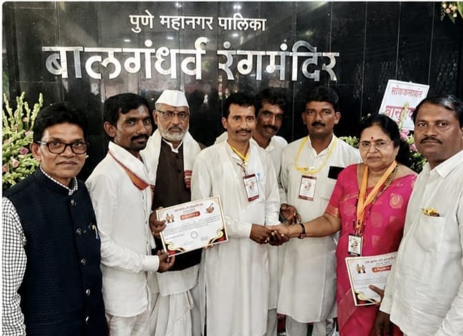 महाराष्ट्र शासनाच्या समरसता लोककला संमेलनात तेल्हारा तालुक्यातील कलावंतांचा गौरव