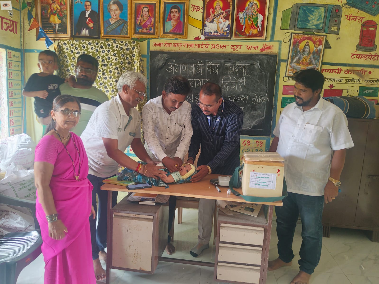 कादवानगर येथील अंगणवाडीत बालकांना डोस
