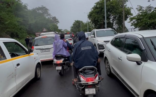पर्यटकांच्या प्रचंड गर्दीमुळे पुण्यातील पर्यटनस्थळांकडे जाणाऱ्या मार्गांवर वाहतूक कोंडी; नागरिक आणि पर्यटक हैराण!