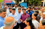 चिखली घरकुल परिसरातील पाणी साचण्याच्या समस्येवर कायमस्वरूपी तोडग्यासाठी महापौरांची पाहणी; संबंधित अधिकाऱ्यांना तातडीच्या उपाययोजनांचे निर्देश