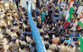 धर्मेंद्र प्रधान यांच्या राजीनाम्याच्या मागणीसाठी पुण्यात विद्यार्थ्यांचा विराट मोर्चा; मुसळधार पावसातही मोठा प्रतिसाद