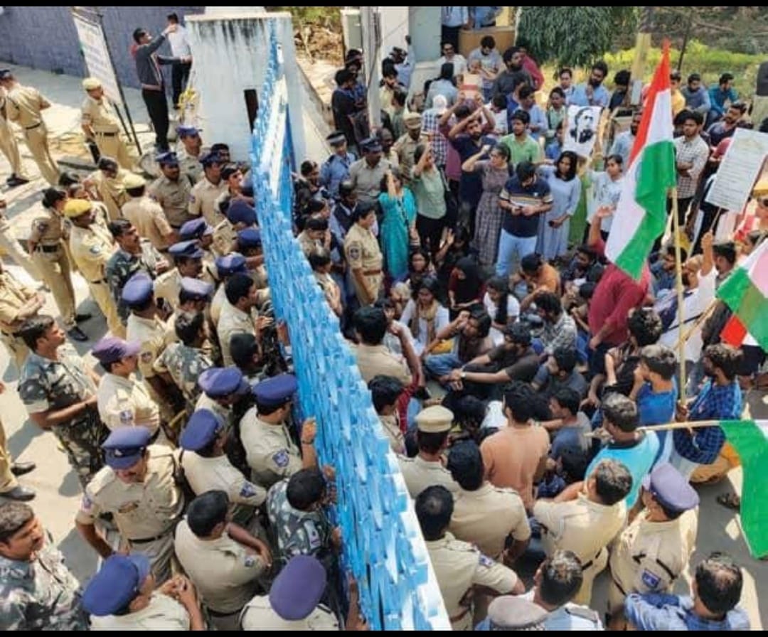 धर्मेंद्र प्रधान यांच्या राजीनाम्याच्या मागणीसाठी पुण्यात विद्यार्थ्यांचा विराट मोर्चा; मुसळधार पावसातही मोठा प्रतिसाद