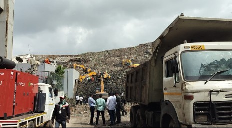 मोशी कचरा डेपो दुर्घटना बचावकार्य सुरूच; आणखी सहा जणांना बाहेर काढण्याची शक्यता, नातेवाईकांचा संताप