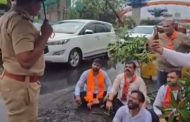 ठाण्यात खड्ड्यांविरोधात मनसेचे अनोखे आंदोलन; महापालिकेला इशारा