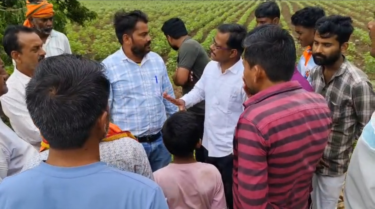 भोन ते वसाडी रस्त्याच्या कामावर प्रश्नचिन्ह; पिवळ्या मातीच्या वापरावरून नागरिक आक्रमक..