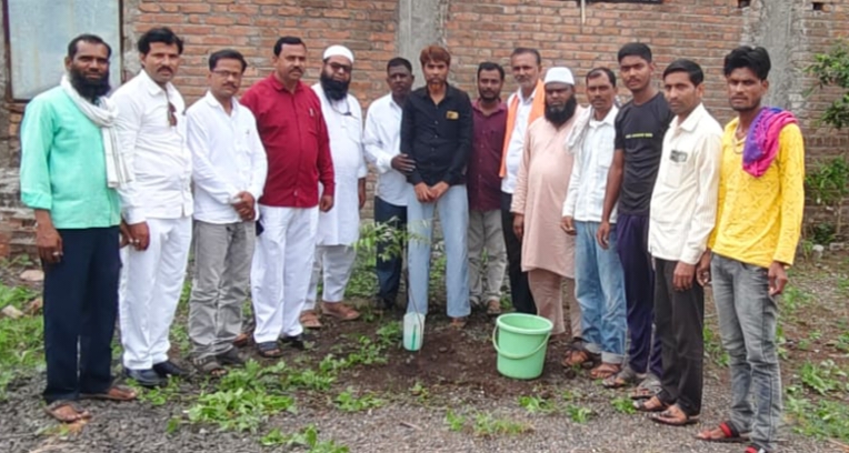 स्व.पत्रकार शेख अनिस भाई यांच्या चौथ्या स्मृतिदिनानिमित्त वृक्षारोपण व विद्यार्थ्यांना शैक्षणिक साहित्य वाटप!